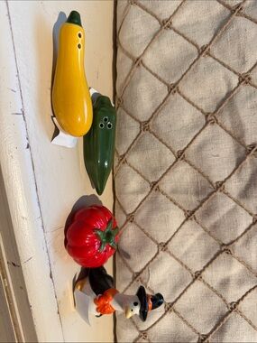 Lot - salt pepper shakers